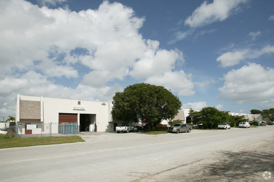 5000 NW 74th Ave, Miami, FL for lease - Building Photo - Image 1 of 12