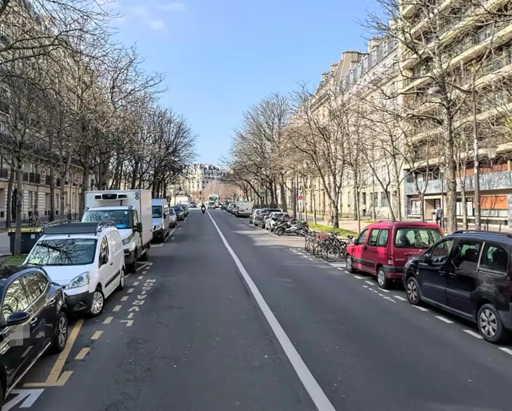 Retail in Paris for lease - Aerial - Image 2 of 2