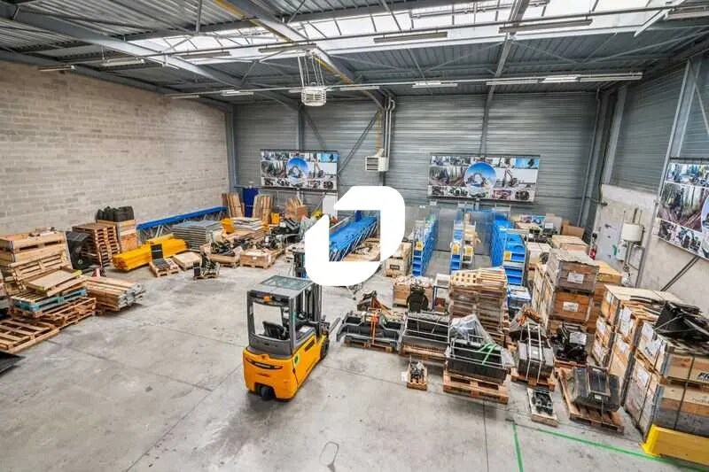 Office in Chilly-Mazarin for lease - Building Photo - Image 2 of 11