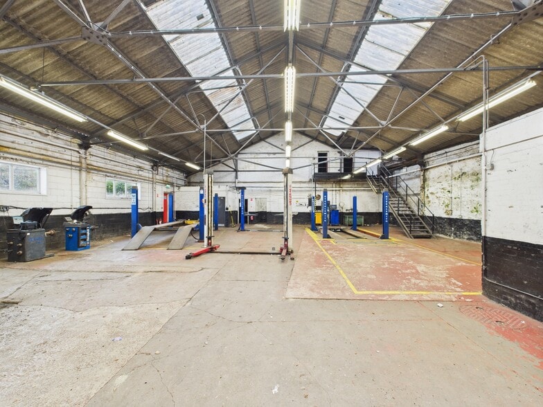 87-89 Whitesands, Dumfries for lease - Interior Photo - Image 2 of 6