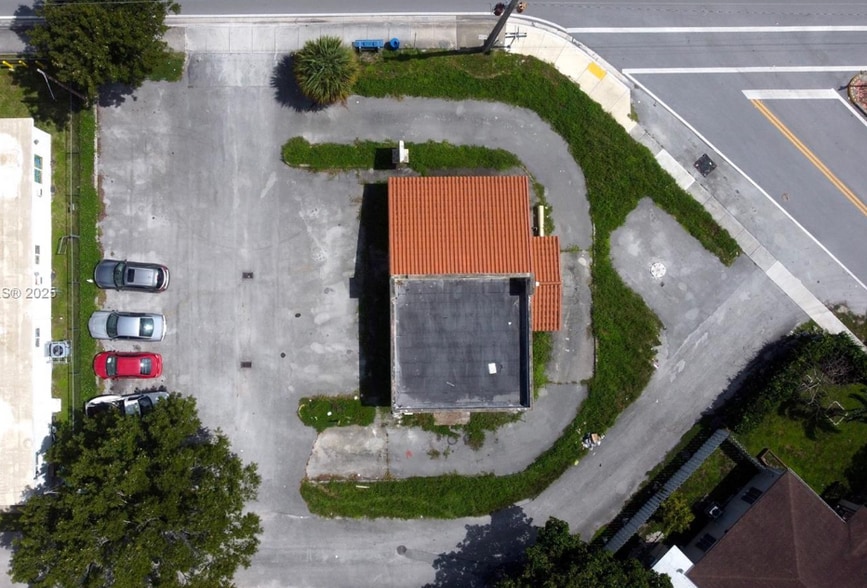 14100 W Dixie Hwy, Miami, FL for lease - Building Photo - Image 2 of 16