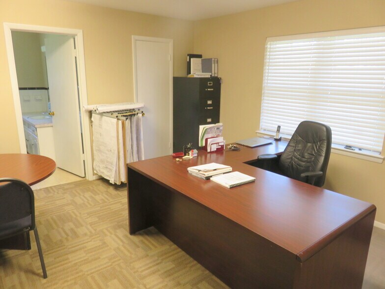 3061 SW Wilshire Blvd, Burleson, TX 76028 Potential Retail or Office