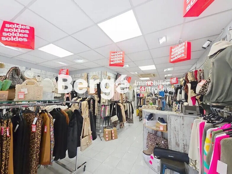 Retail in Cannes for lease - Interior Photo - Image 2 of 5