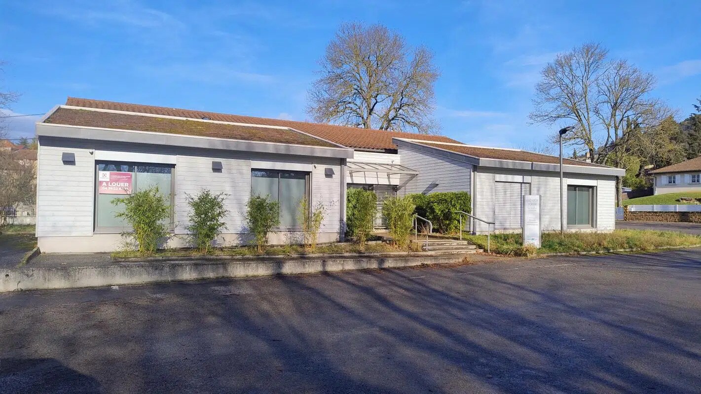 Office in La Roche-Vineuse for lease Building Photo- Image 1 of 9