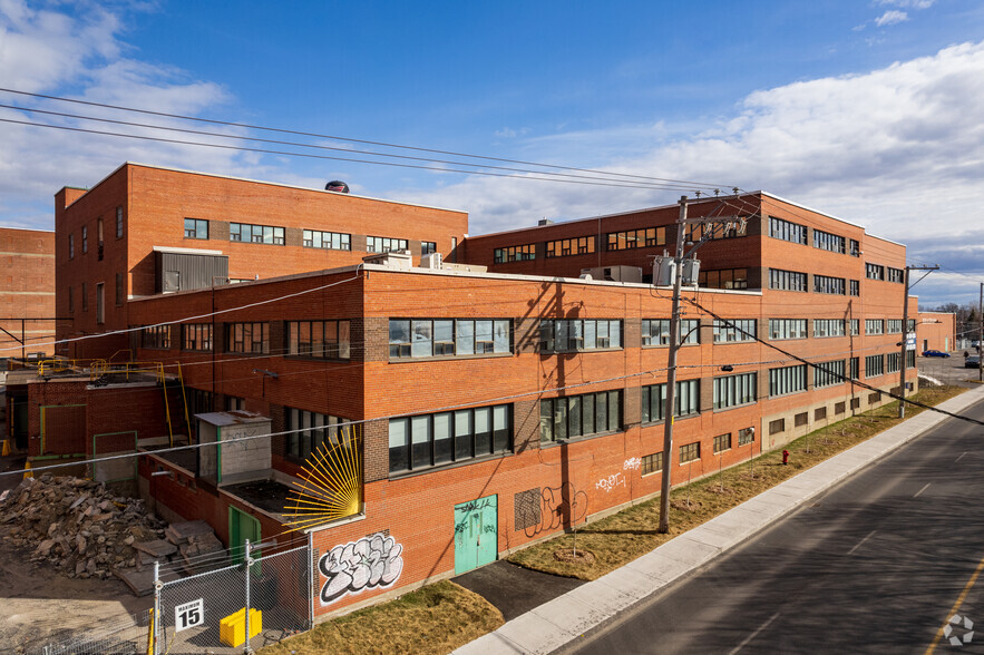 225 Av Lafleur, Montréal, QC for lease - Building Photo - Image 3 of 10