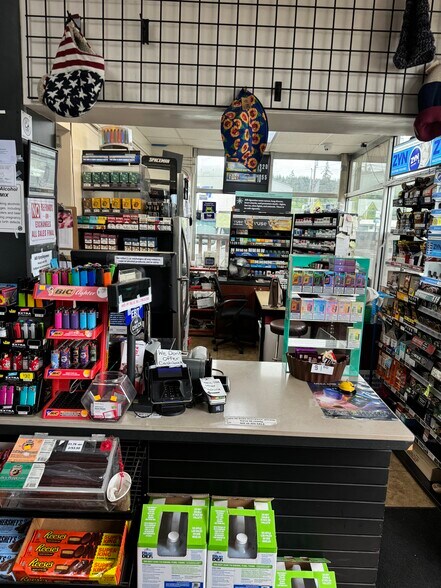 Conoco, Estacada, OR for sale - Interior Photo - Image 1 of 1