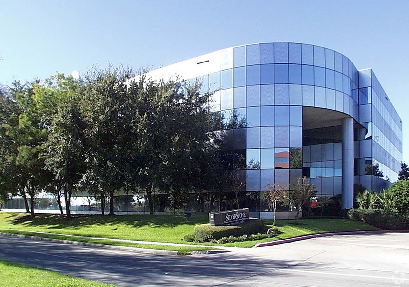 2900 Wilcrest Dr, Houston, TX for lease - Building Photo - Image 2 of 8