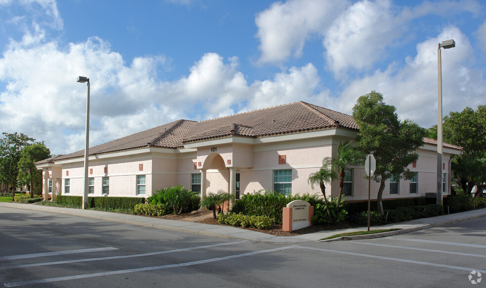 101 NW 100th Ave, Plantation, FL for sale - Primary Photo - Image 1 of 1