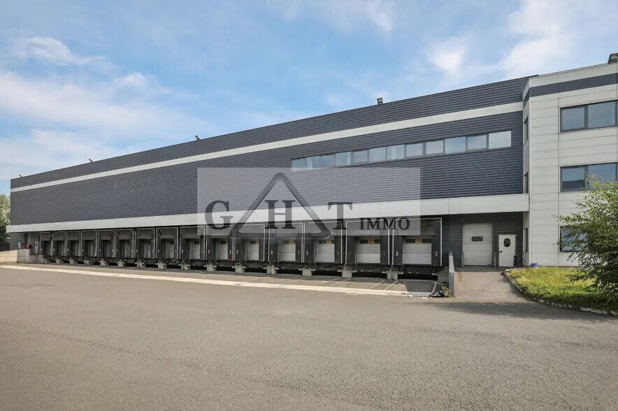 Industrial in Chilly-Mazarin for lease - Building Photo - Image 2 of 4
