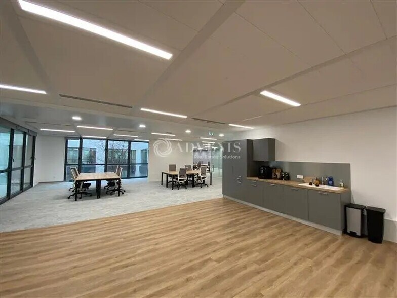 Office in Maisons-Alfort for lease - Interior Photo - Image 3 of 6
