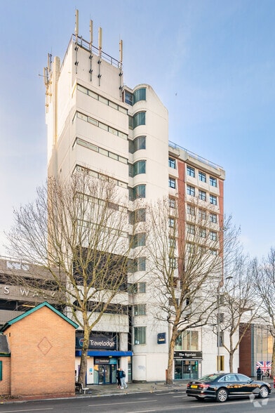 Wheatfield Way, Kingston Upon Thames for lease - Building Photo - Image 3 of 4