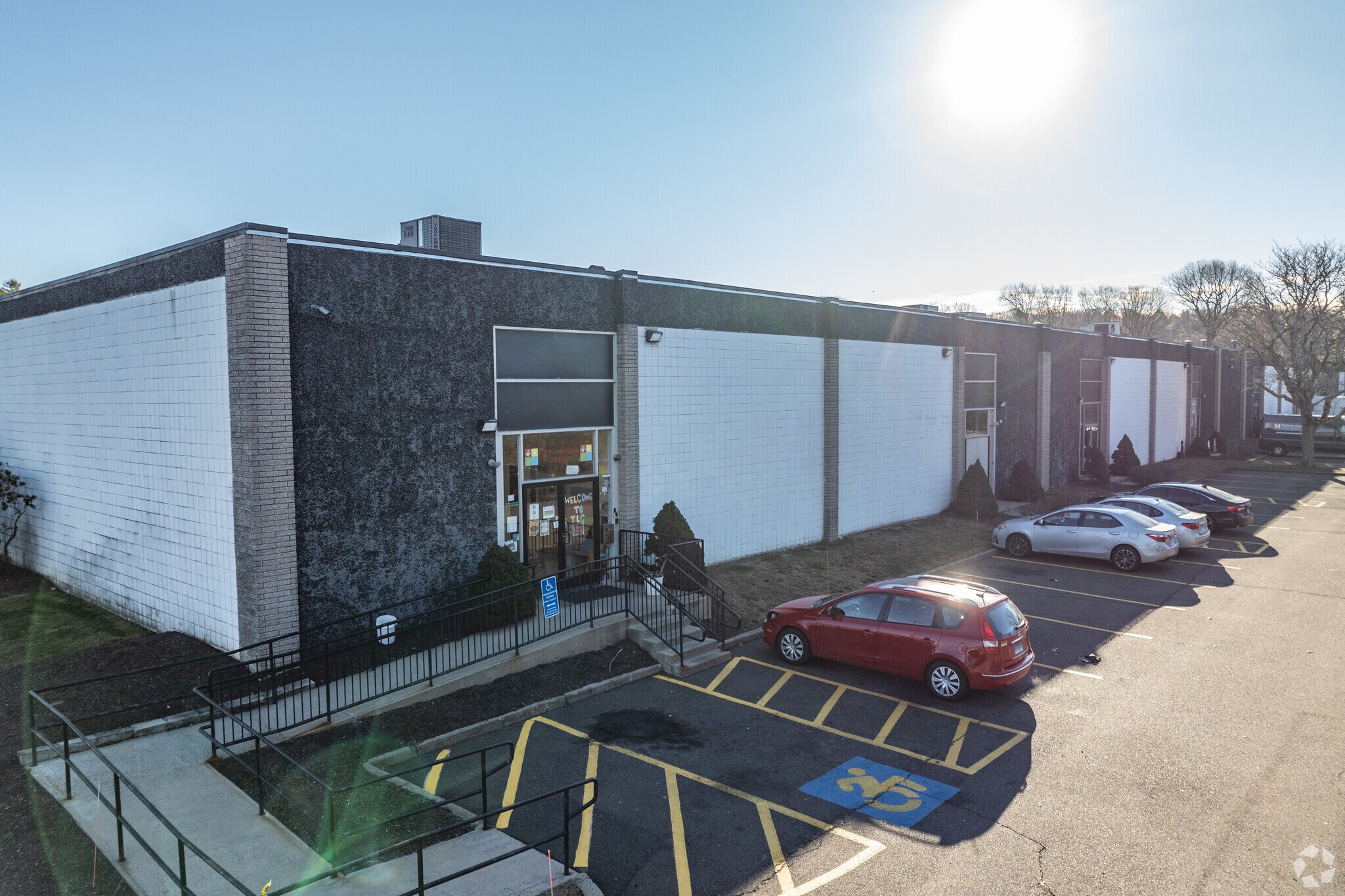 131 Leeder Hill Dr, Hamden, CT for sale Primary Photo- Image 1 of 1