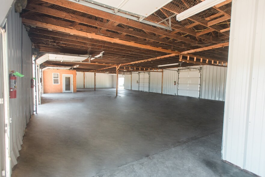 241 S Park St, Tupelo, MS for lease - Interior Photo - Image 3 of 20