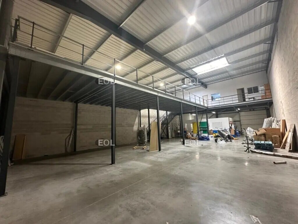 Location Local d'activités 493 m² - Photo 1