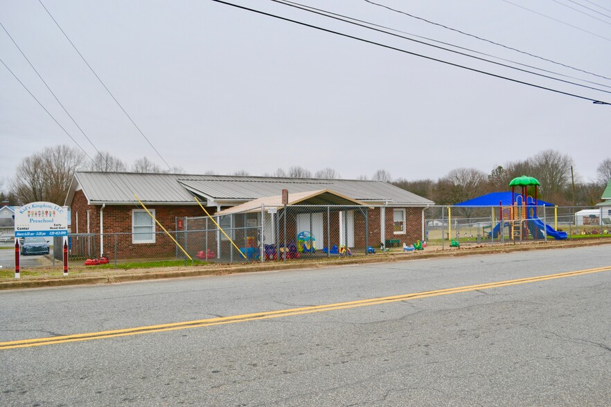 143 Henrietta St, Ellenboro, NC for sale - Building Photo - Image 2 of 7