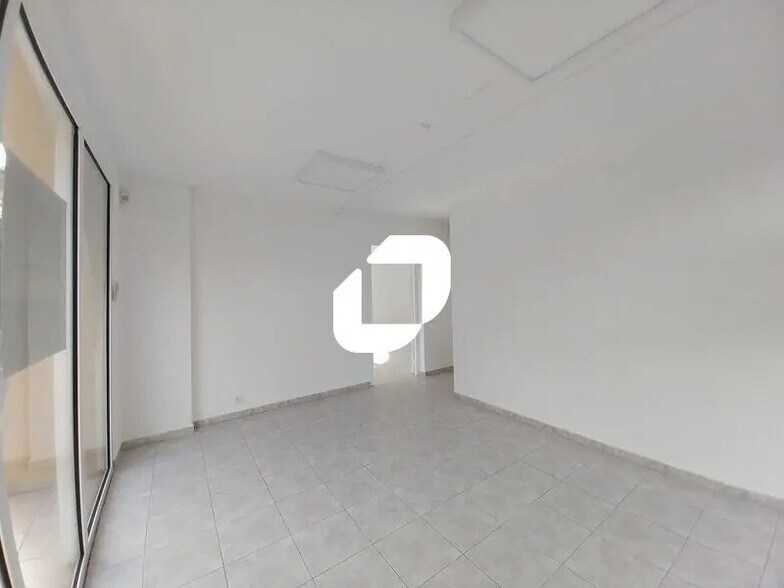 Office in Béziers for lease - Interior Photo - Image 3 of 10