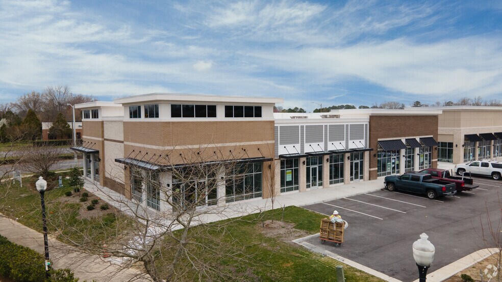 5836 Harbour View Blvd, Suffolk, VA for sale - Primary Photo - Image 1 of 1