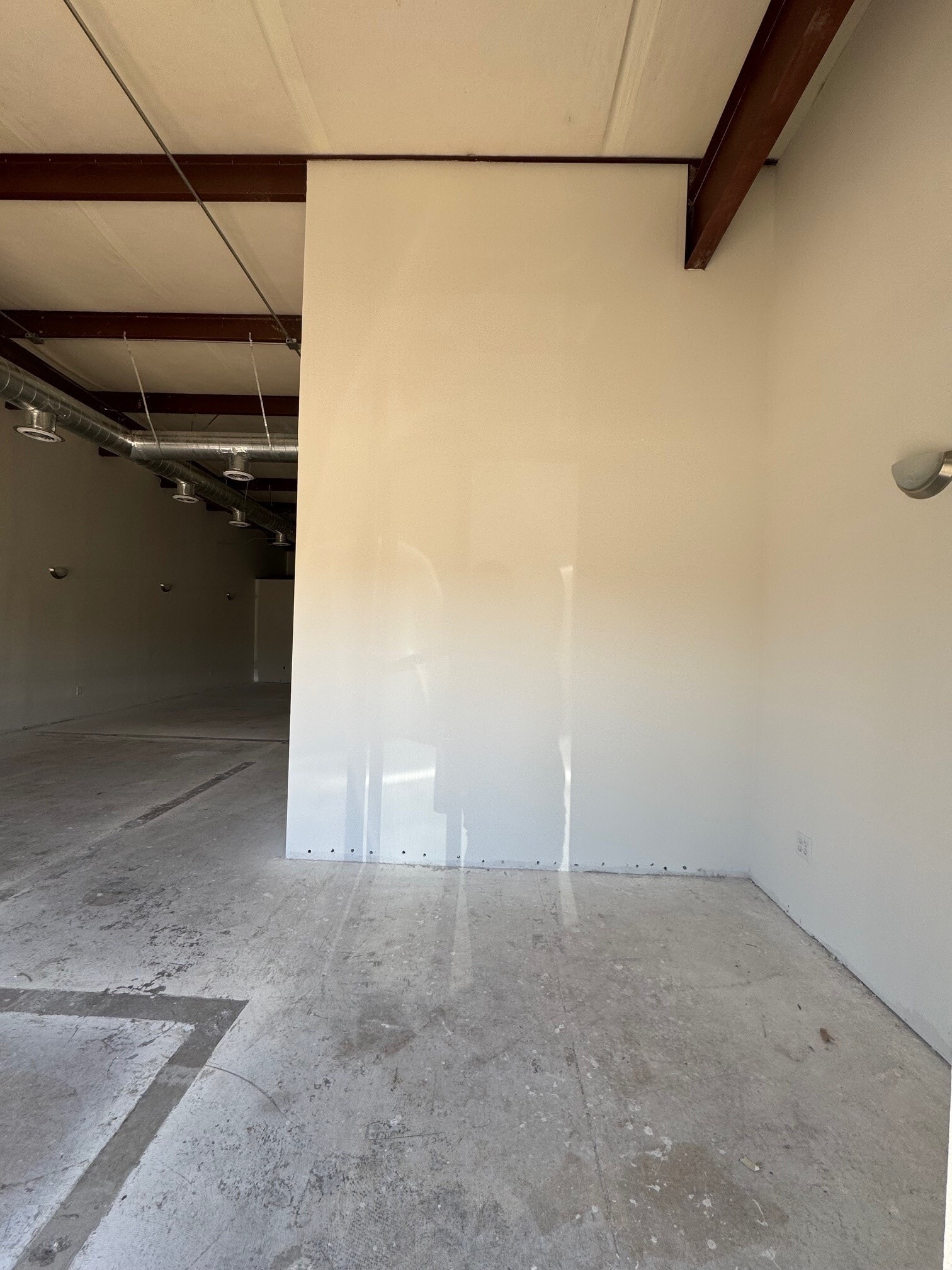 7010 American Way, Dallas, TX for lease Interior Photo- Image 1 of 8