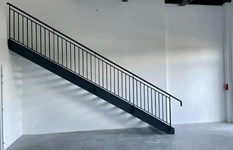 Flex in Marines for sale - Building Photo - Image 3 of 13