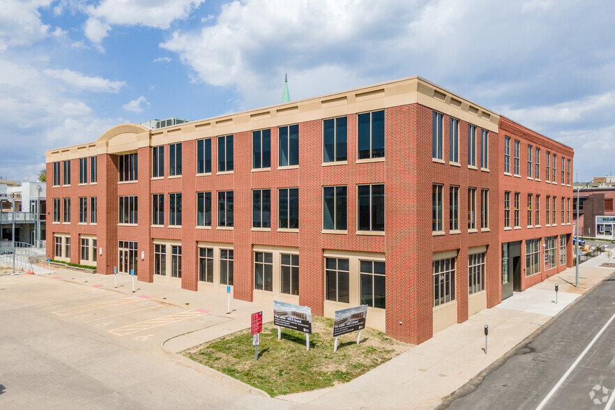 430 E Grand Ave, Des Moines, IA for lease - Building Photo - Image 1 of 9