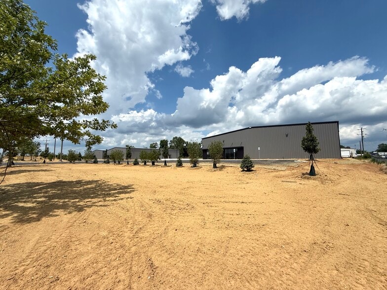 100 War Birds blvd, Spartanburg, SC for sale - Building Photo - Image 3 of 17