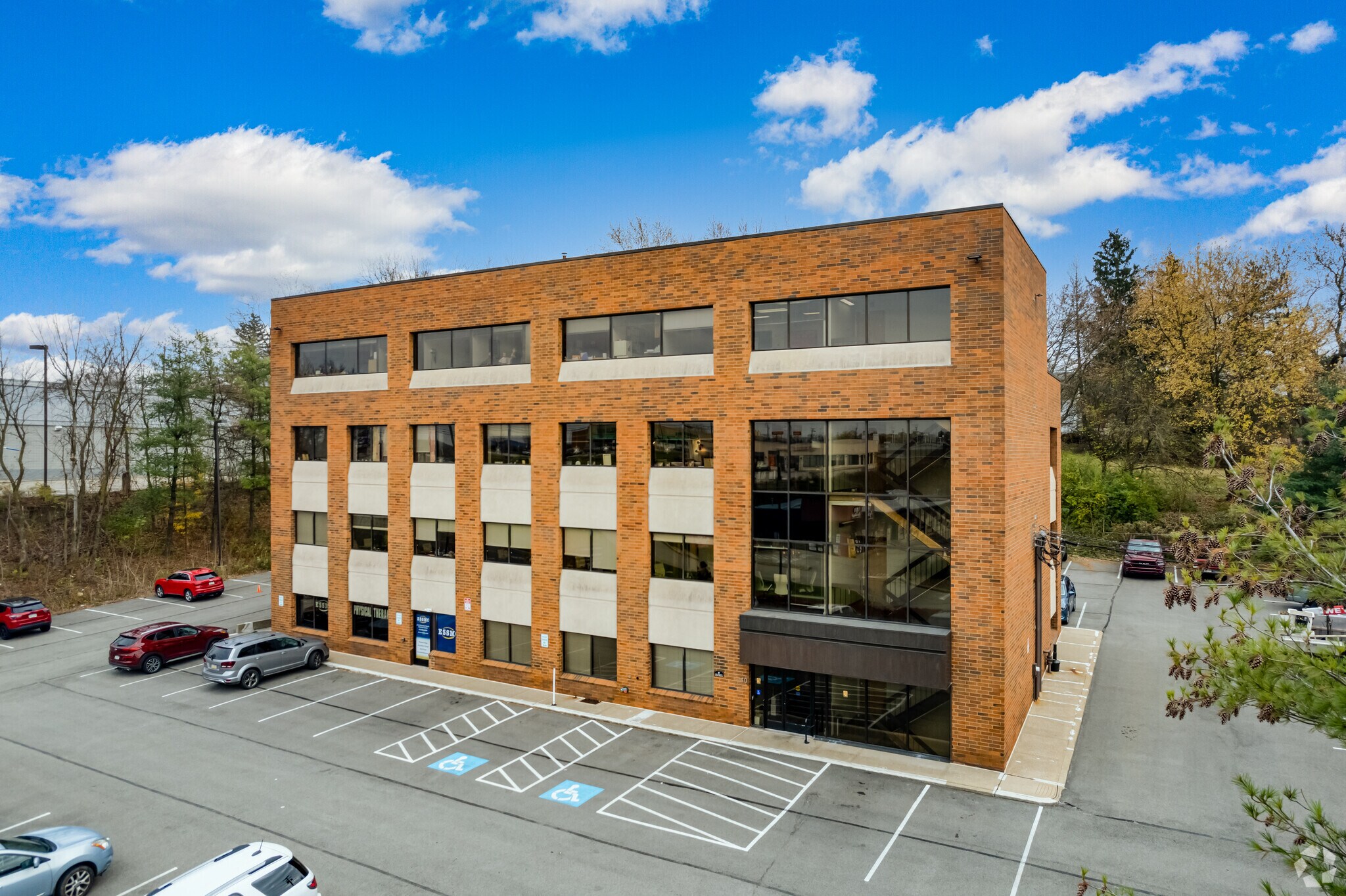 40 Lincoln Way, North Huntingdon, PA for lease Primary Photo- Image 1 of 8