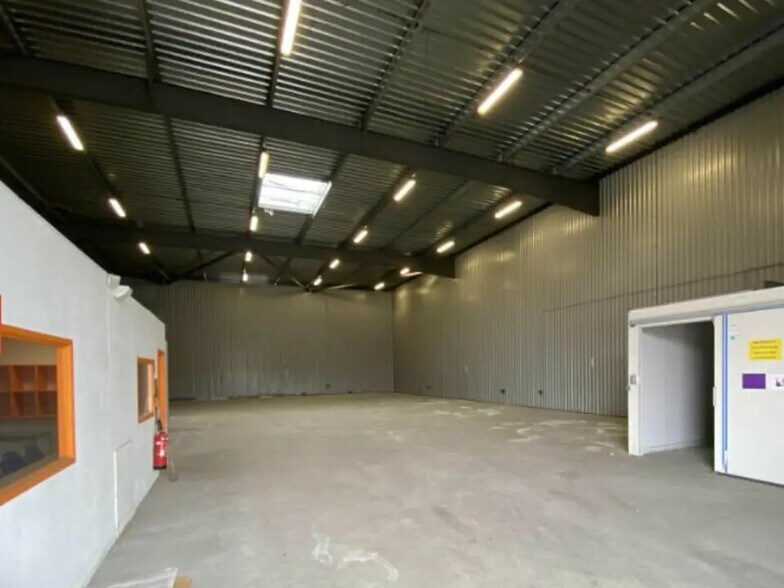 Industrial in Voujeaucourt for lease - Interior Photo - Image 1 of 3