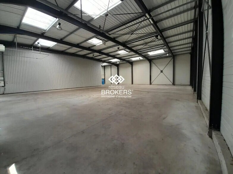 Industrial in Saint-Jean-de-Braye for lease - Interior Photo - Image 3 of 10