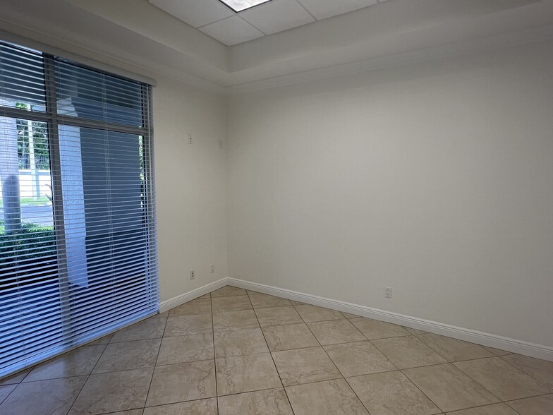 746-762 US Highway 1, Tequesta, FL for lease - Building Photo - Image 3 of 9