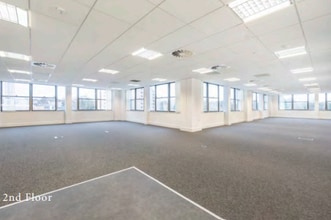 Railway Appr, Wallington for lease Interior Photo- Image 1 of 1