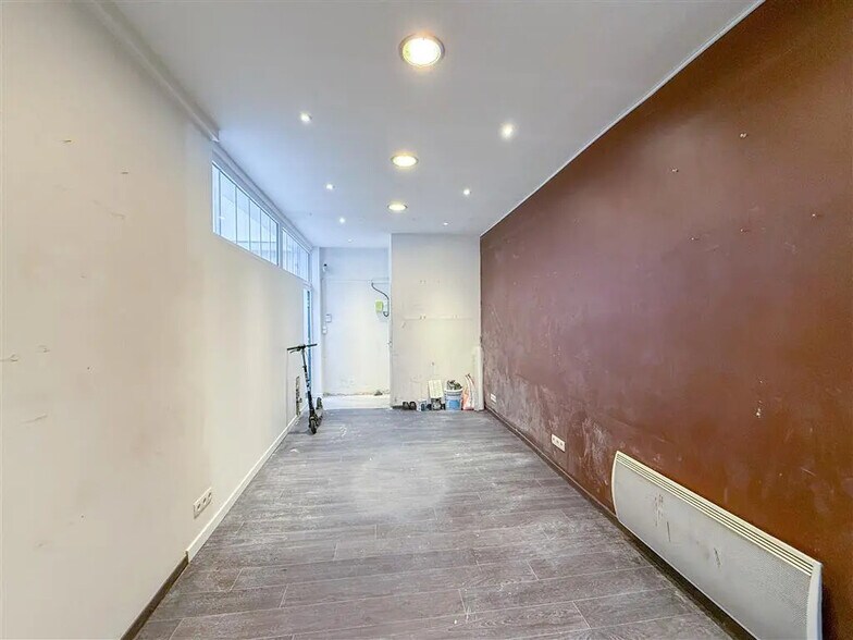 Retail in Paris for lease - Building Photo - Image 3 of 5