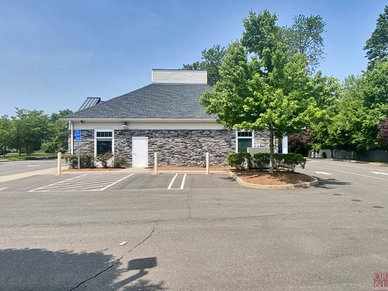 176 Newington Rd, West Hartford, CT for lease - Building Photo - Image 3 of 10