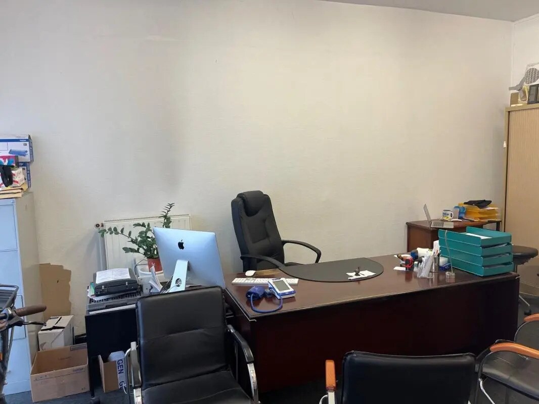 Retail in La Madeleine for sale Interior Photo- Image 1 of 4