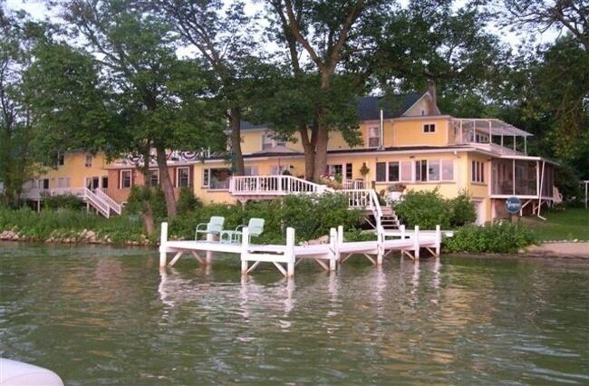 W4232 W End Rd, Lake Geneva, WI for sale - Primary Photo - Image 1 of 1