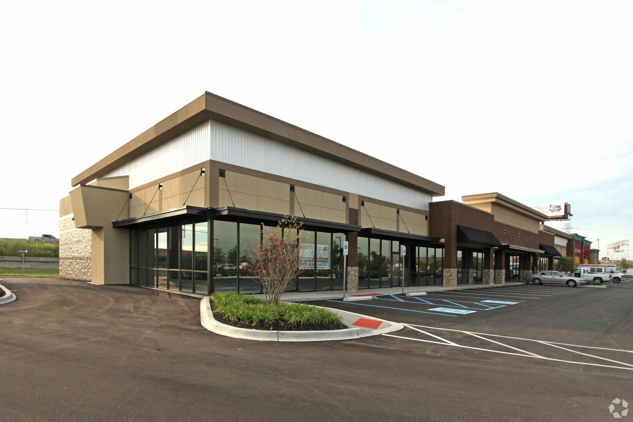 1440 Veteran Pky Ct, Clarksville, IN for sale Primary Photo- Image 1 of 1