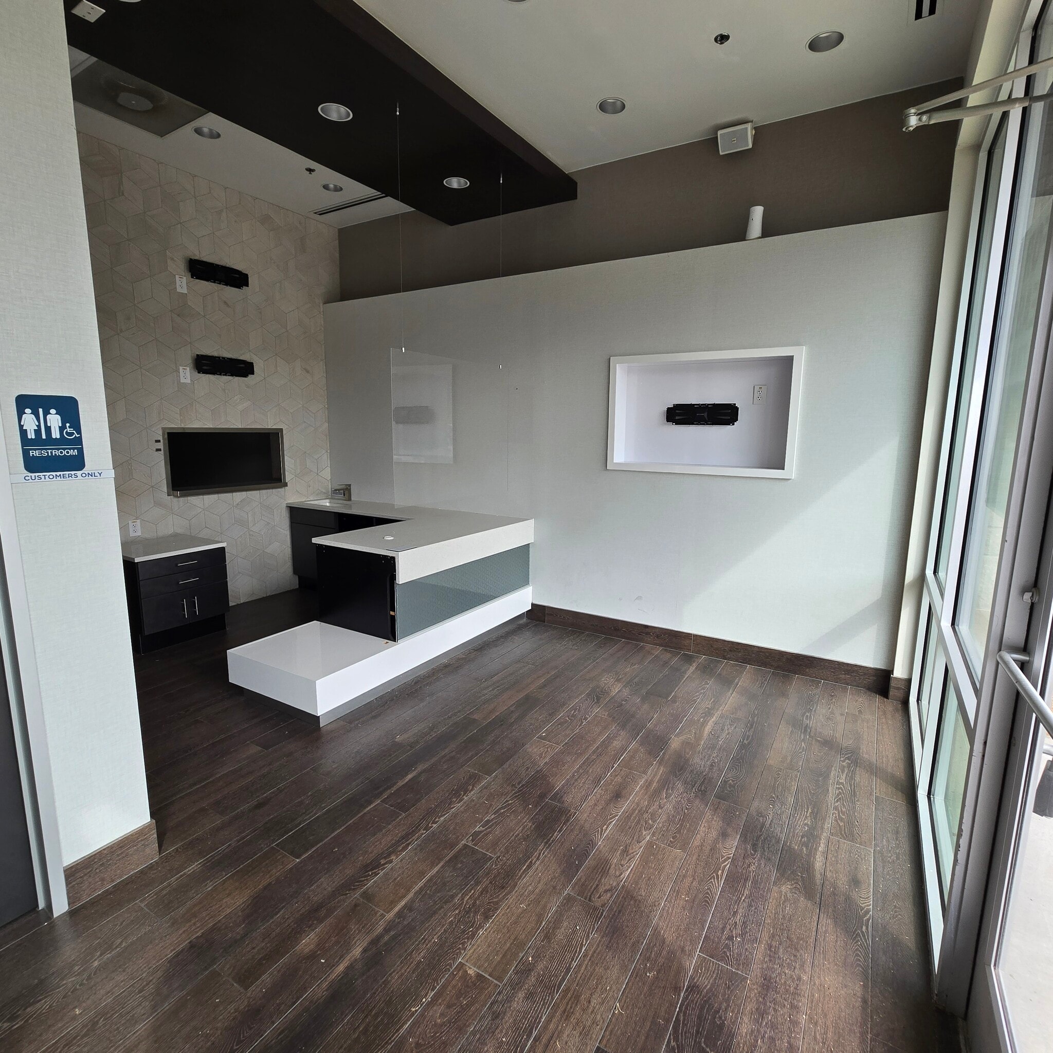 2102 S 31st St, Temple, TX for lease Interior Photo- Image 1 of 4