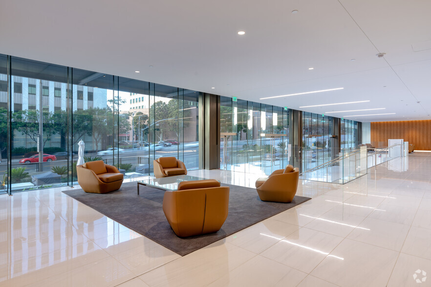 10880 Wilshire Blvd, Los Angeles, CA for lease - Lobby - Image 1 of 10