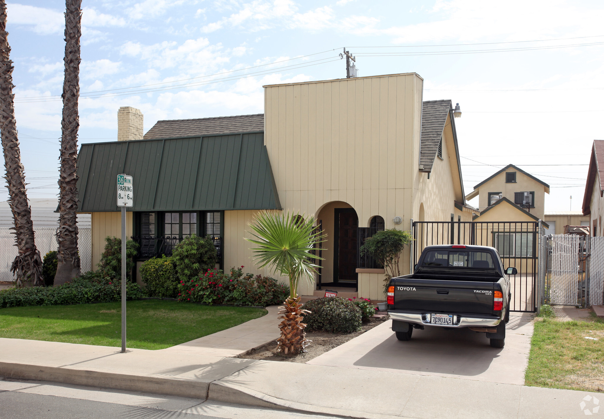 123 Truxtun Ave, Bakersfield, CA for sale Primary Photo- Image 1 of 1