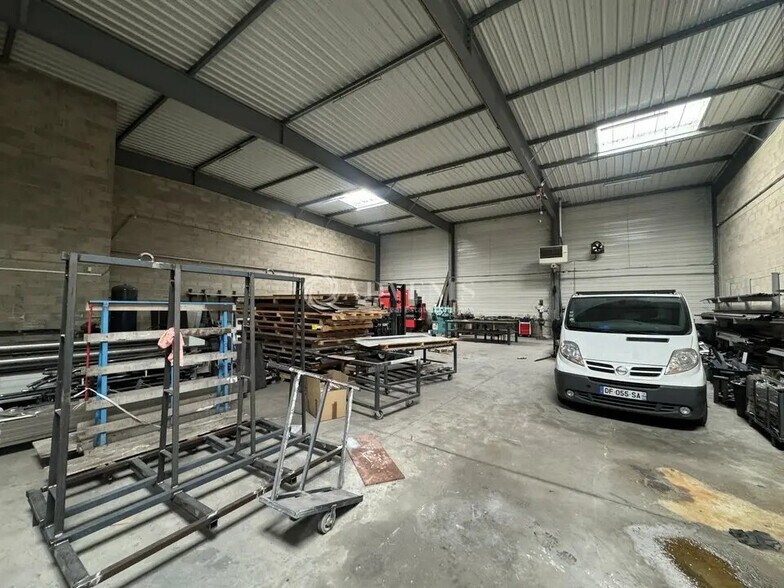 Flex in Saint-Brice-sous-Forêt for lease - Interior Photo - Image 2 of 9