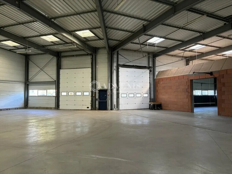 Flex in Le Mans for lease - Building Photo - Image 1 of 7