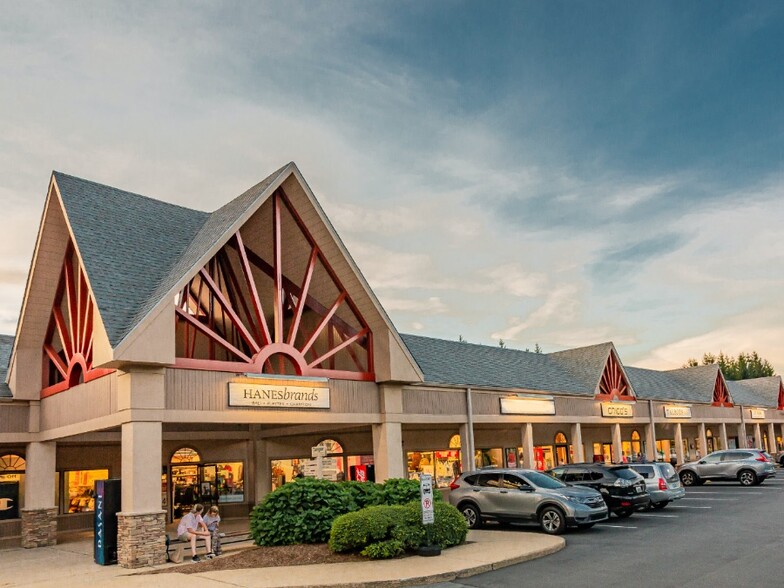 278 Shoppes on the Parkway Rd, Blowing Rock, NC for lease - Building Photo - Image 2 of 7