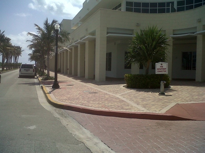 40 S Pointe Dr, Miami Beach, FL for lease - Building Photo - Image 2 of 17