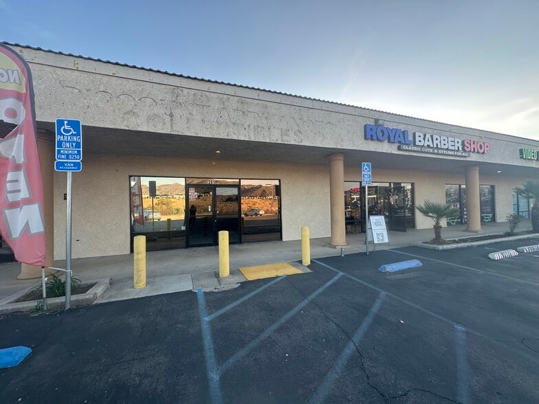 271-293 San Jacinto River Rd, Lake Elsinore, CA for lease - Building Photo - Image 2 of 8
