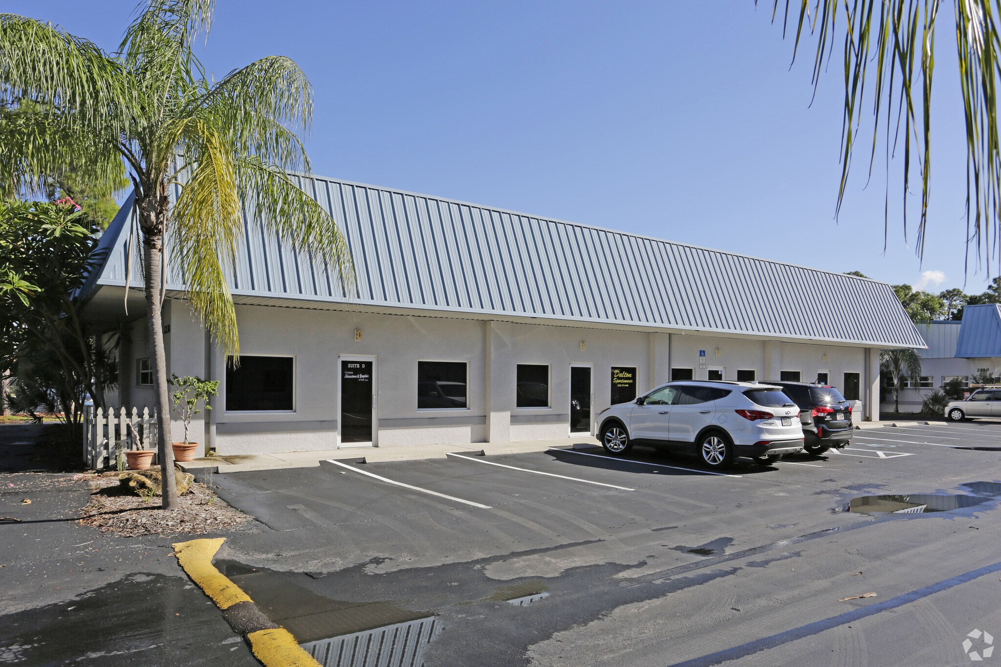 2238 Hemingway Dr, Fort Myers, FL for sale Primary Photo- Image 1 of 6