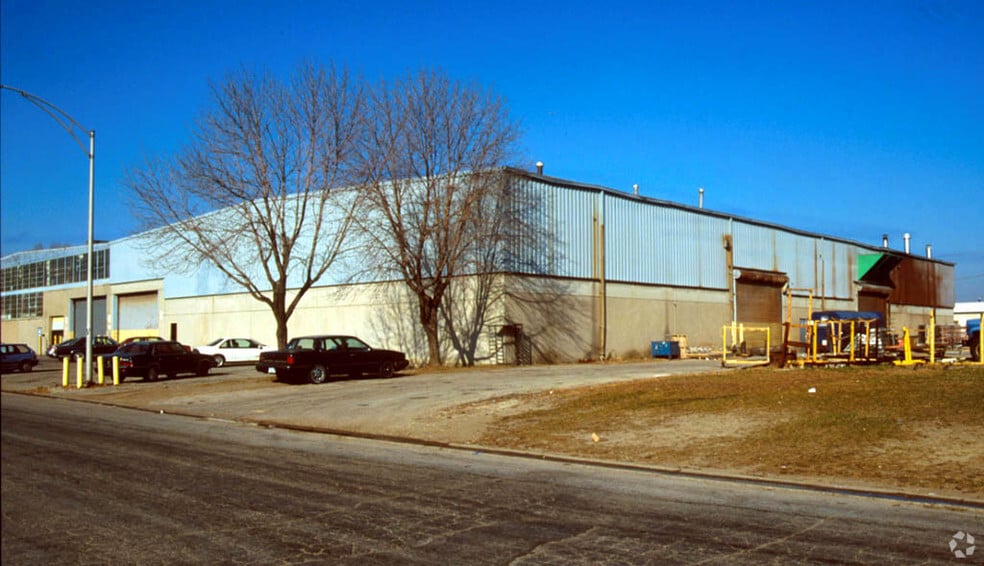 136 W Commercial Ave, Addison, IL for sale - Building Photo - Image 2 of 6