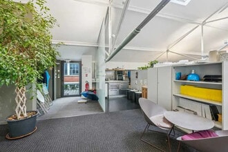 230 Rue Du Faubourg Saint-Antoine, Paris for lease Building Photo- Image 2 of 6