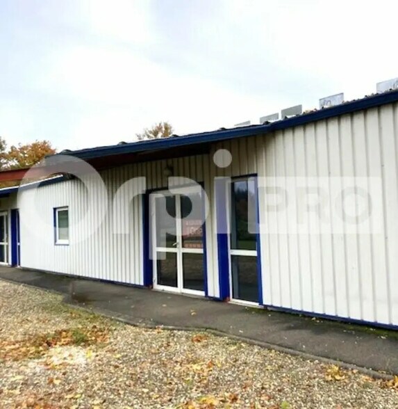 Office in Nogent-sur-Vernisson for lease - Building Photo - Image 1 of 5