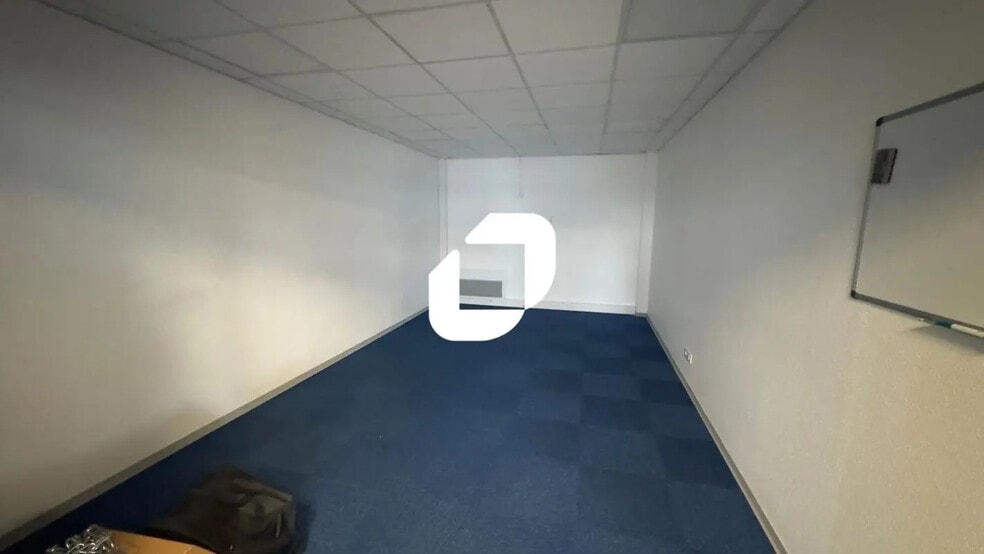 16 Rue De La Batterie, Geispolsheim for lease - Interior Photo - Image 3 of 6