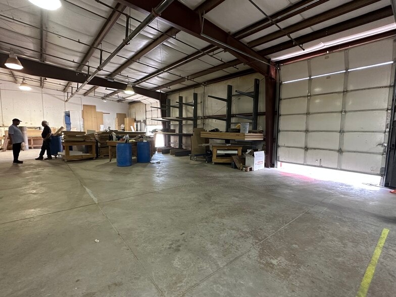 913 E 75th Ave, Denver, CO for lease - Interior Photo - Image 3 of 33