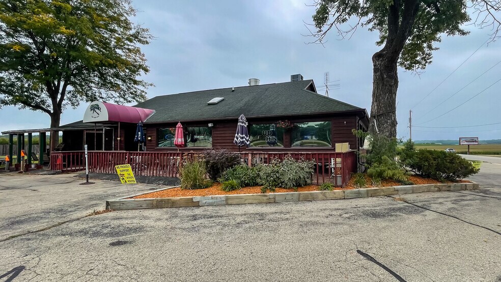 8640 W Mineral Point Rd, Cross Plains, WI 53528